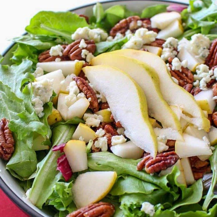 Mixed Greens Salad with Gorgonzola, Pears and Candied Pecans (GF)